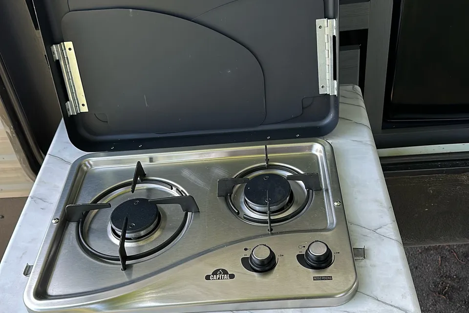 Family Friendly with a Master Bathroom 34'Trailer