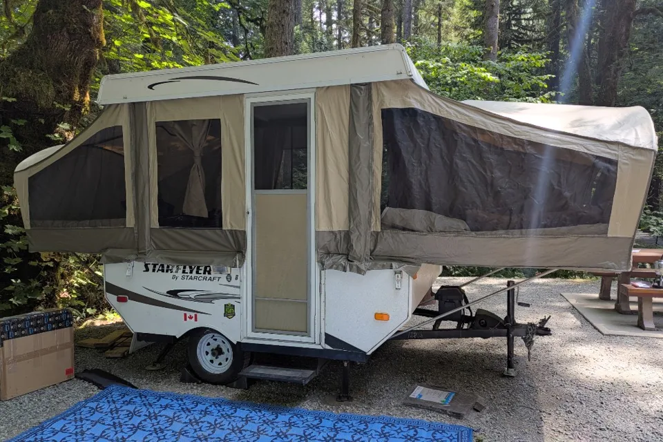 Berti's Starflyer Tent Trailer