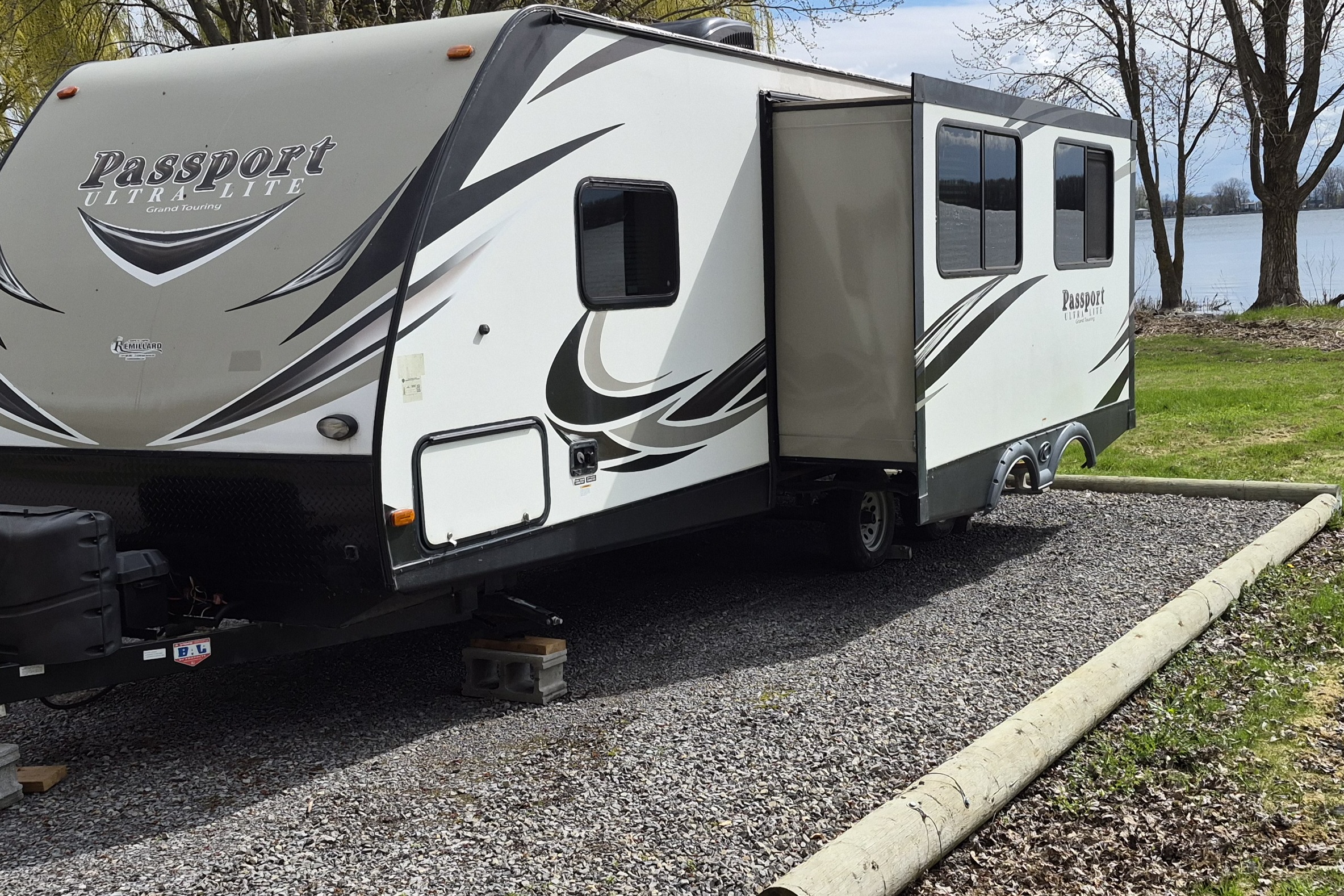 Keystone passport ultra lite grand touring (chambre fermée)