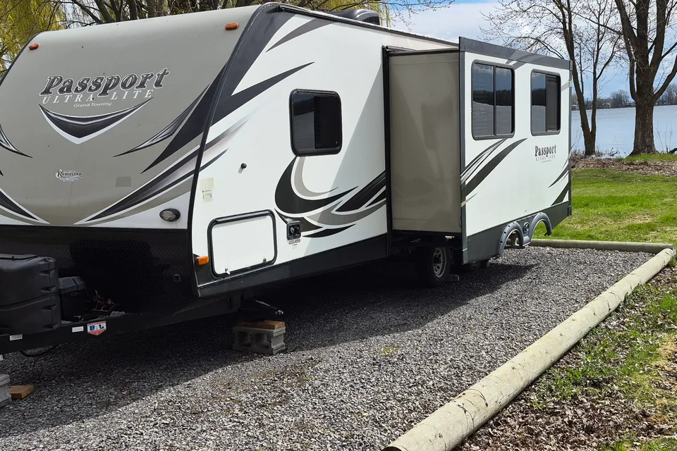 Keystone passport ultra lite grand touring (chambre fermée)