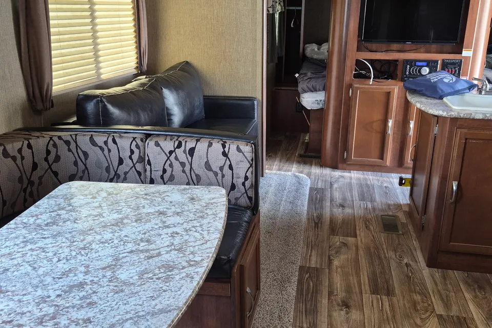 Keystone passport ultra lite grand touring (chambre fermée)