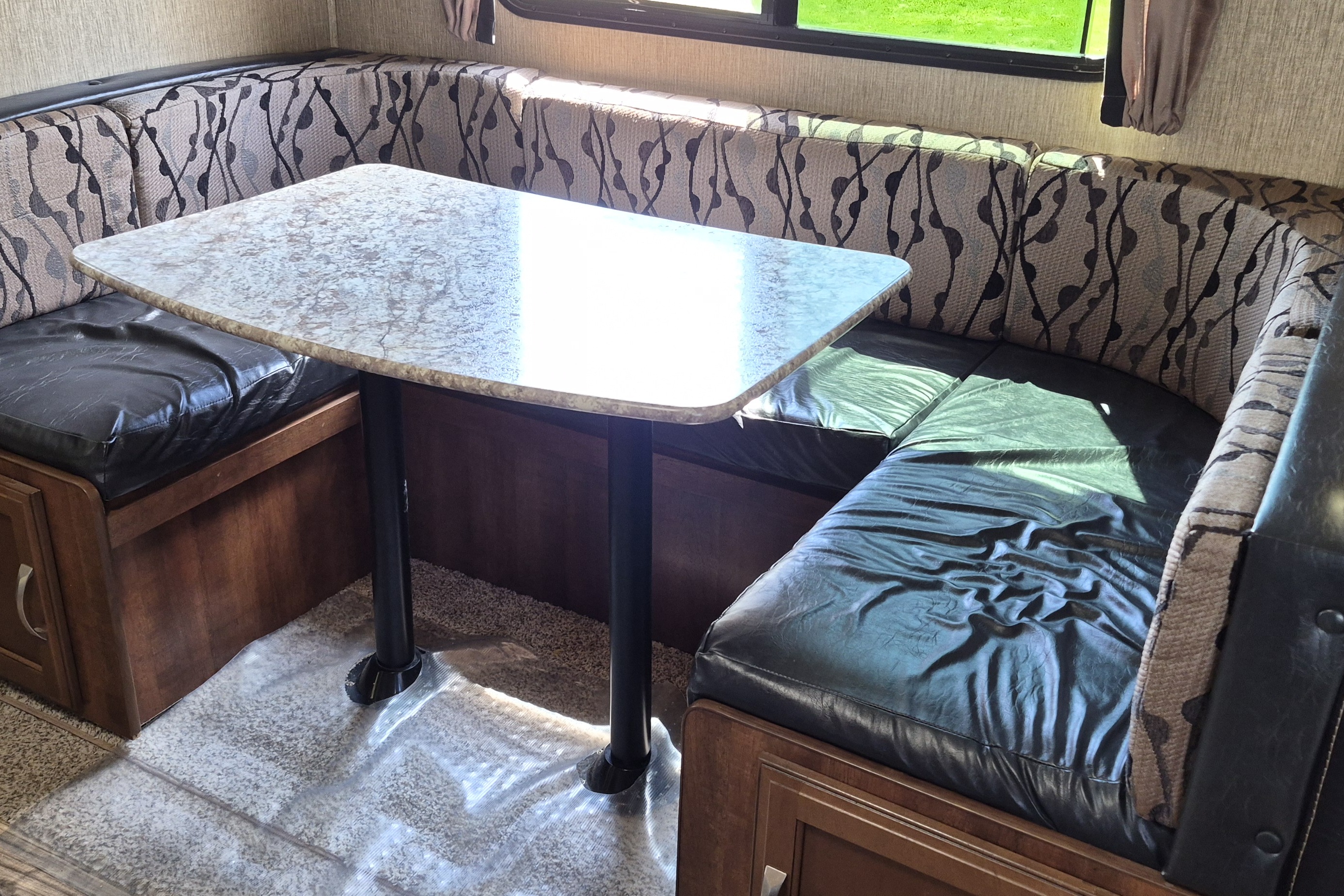 Keystone passport ultra lite grand touring (chambre fermée)