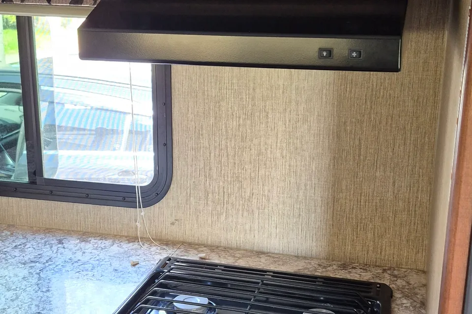 Keystone passport ultra lite grand touring (chambre fermée)