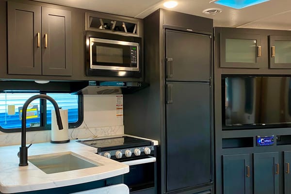 LUXURY 2 BEDROOM*LARGE BATH*