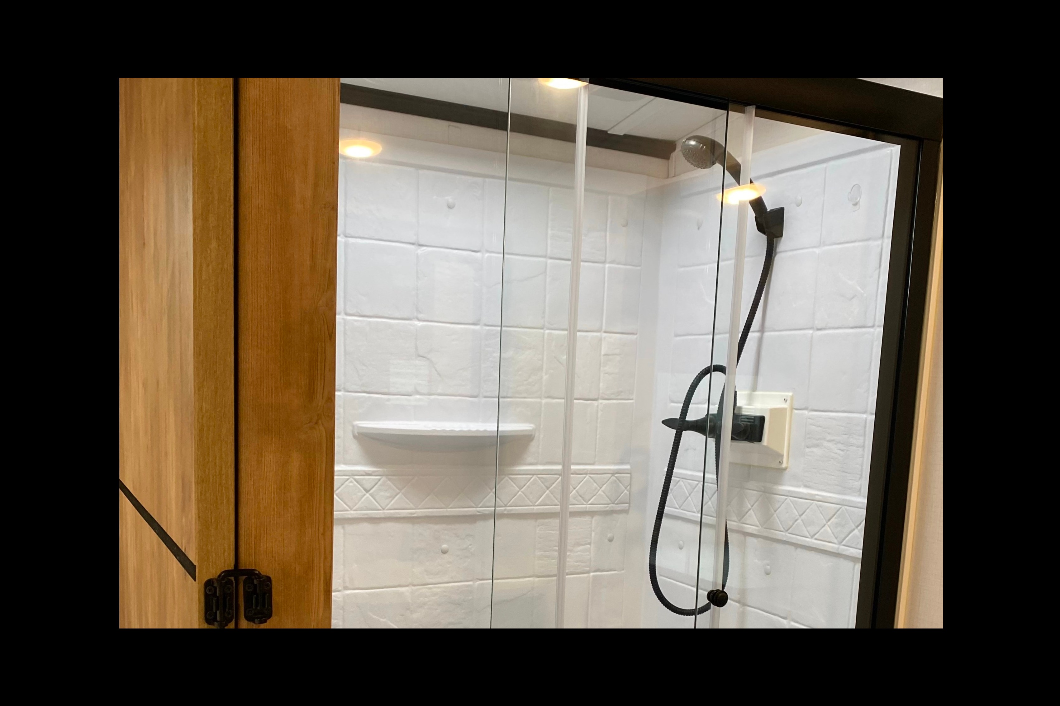 LUXURY 2 BEDROOM*LARGE BATH* 