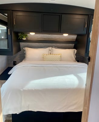 LUXURY 2 BEDROOM*LARGE BATH*