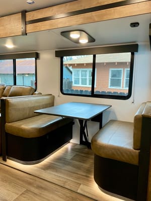 LUXURY 2 BEDROOM*LARGE BATH*