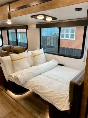 LUXURY 2 BEDROOM*LARGE BATH*
