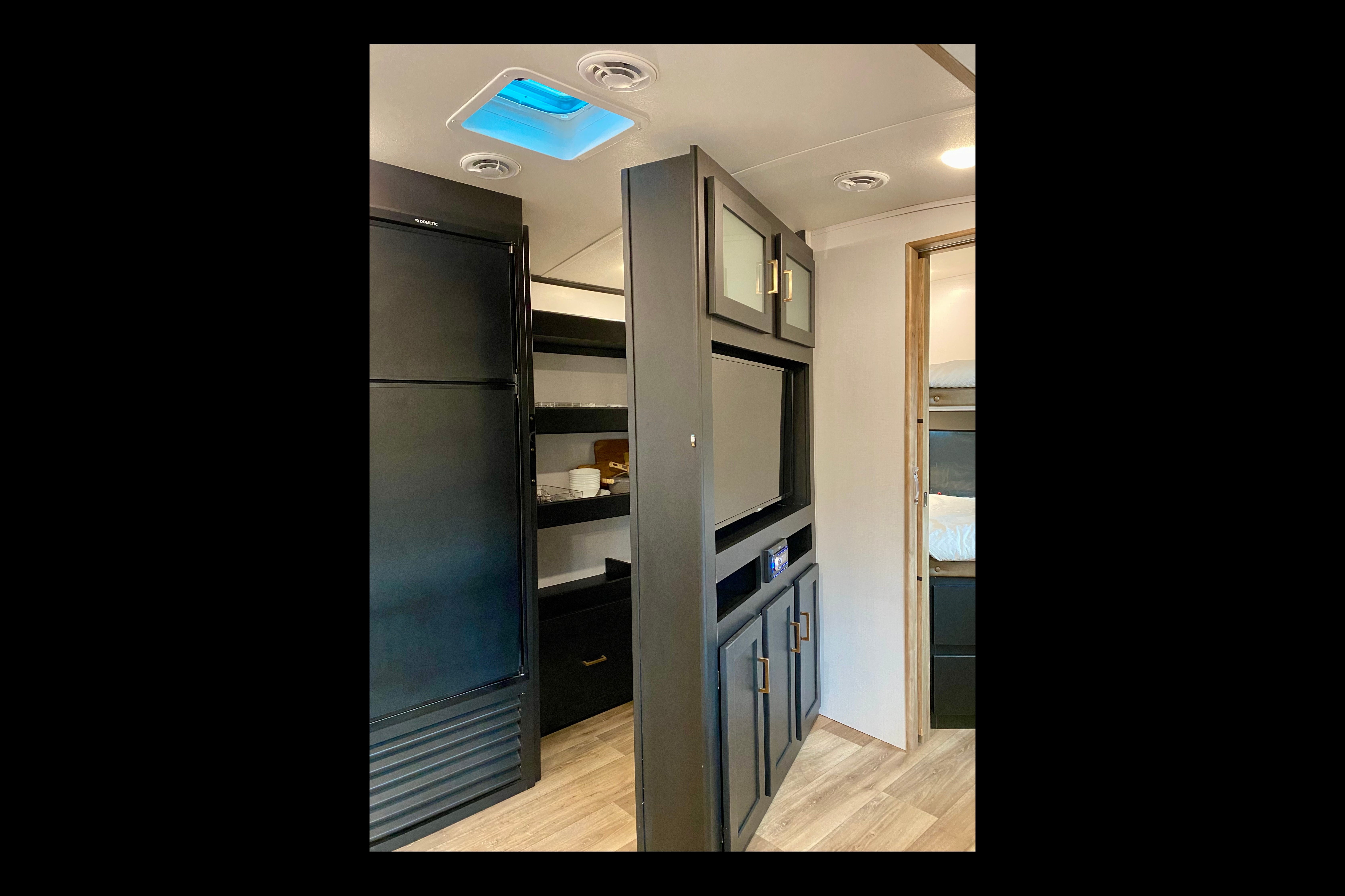 LUXURY 2 BEDROOM*LARGE BATH* 