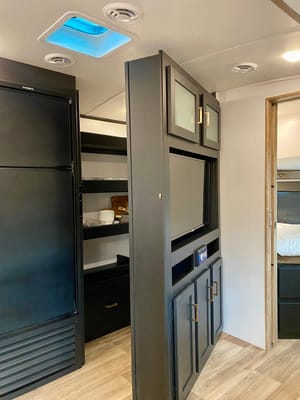 LUXURY 2 BEDROOM*LARGE BATH*