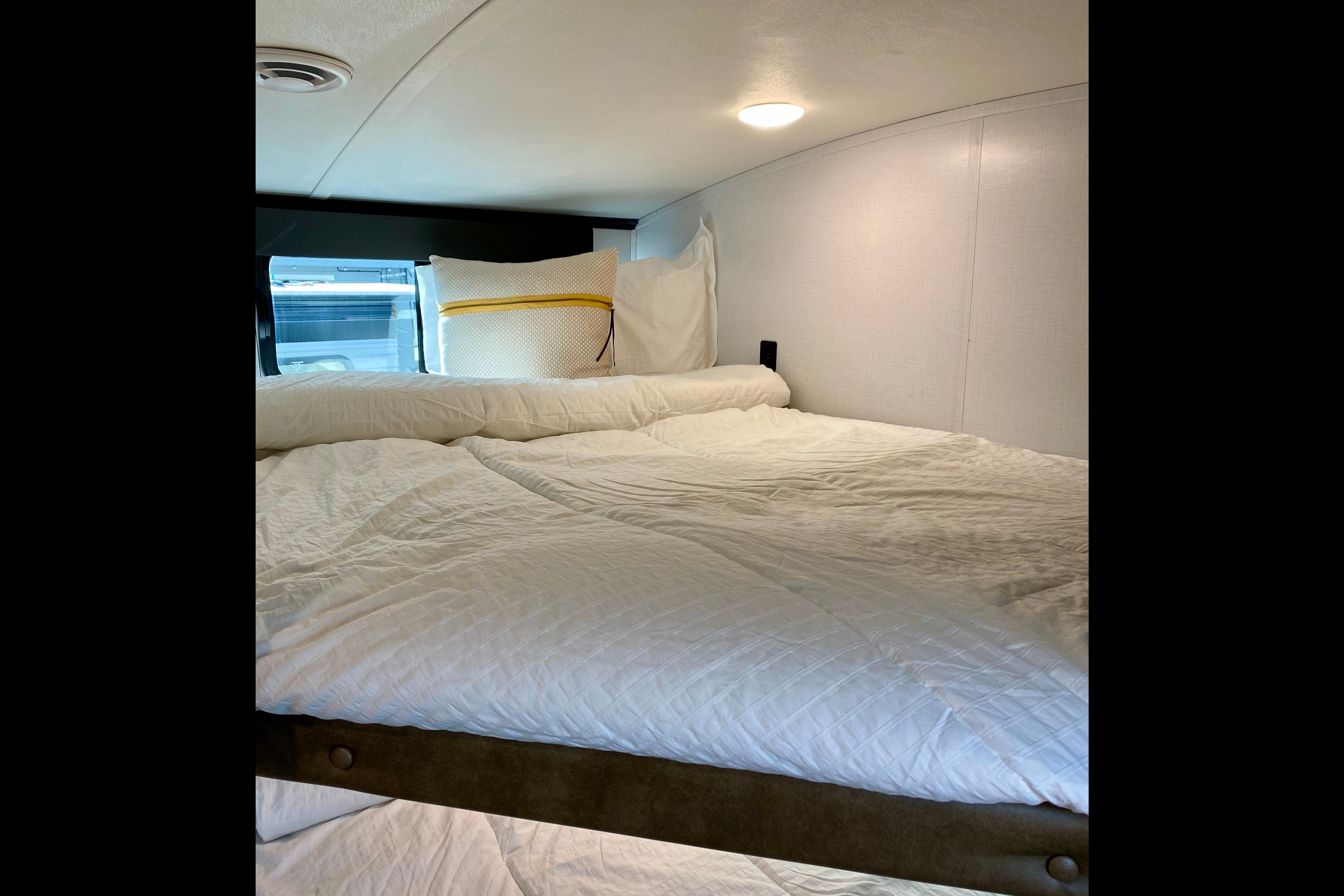 LUXURY 2 BEDROOM*LARGE BATH* 