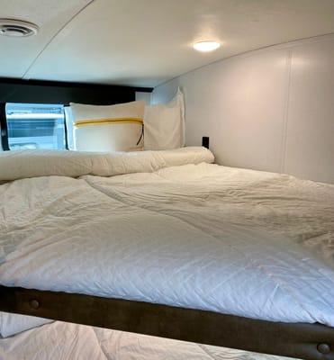 LUXURY 2 BEDROOM*LARGE BATH*