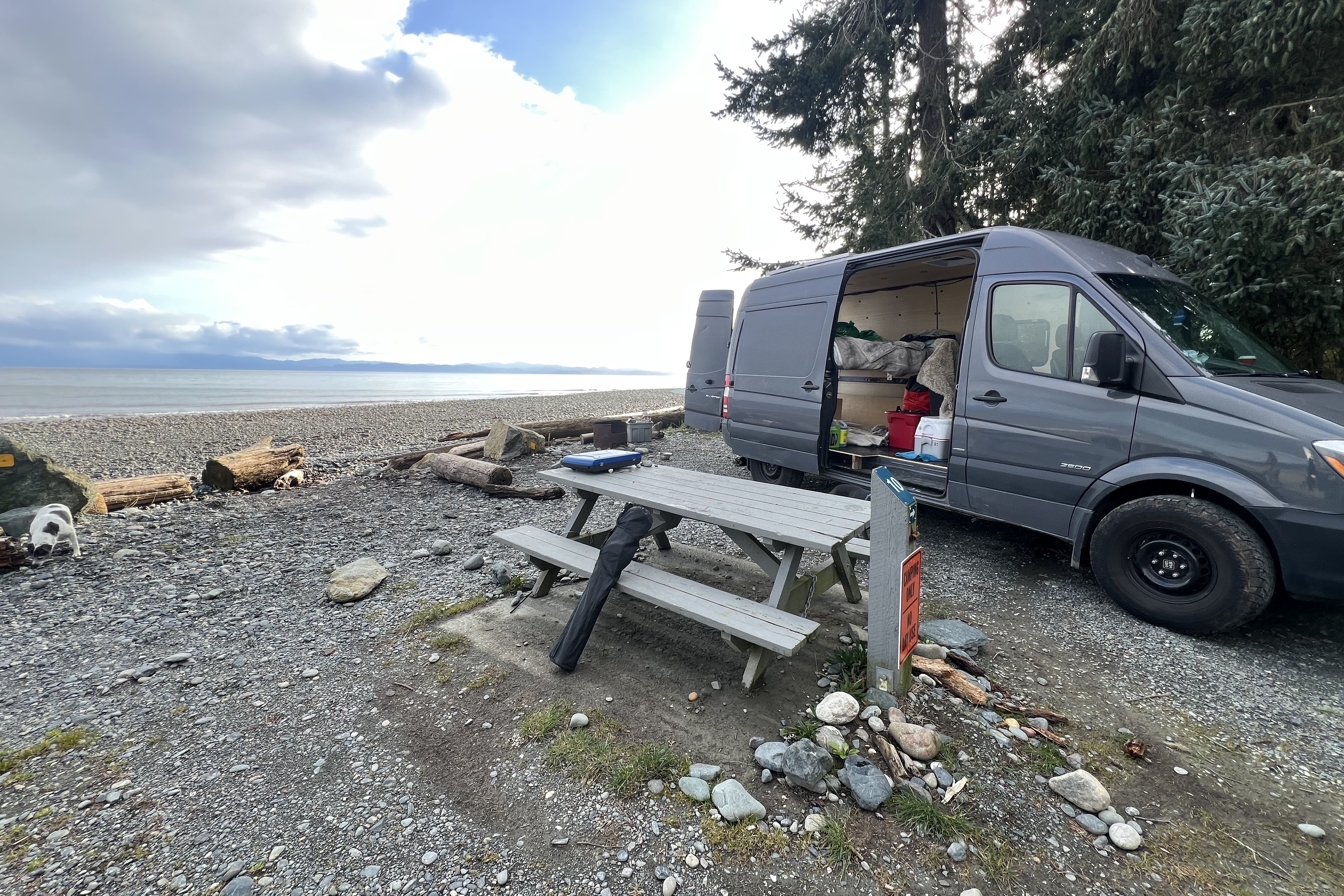 Vanessa's Mercedes-Benz Sprinter Campervan