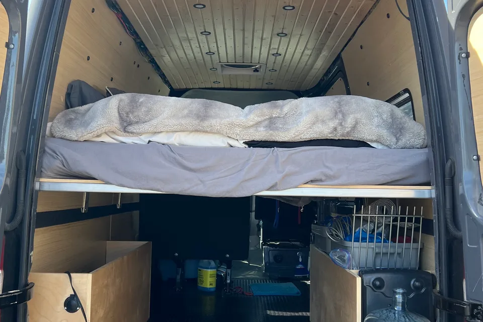 Vanessa's Mercedes-Benz Sprinter Campervan