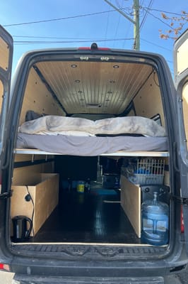 Vanessa's Mercedes-Benz Sprinter Campervan