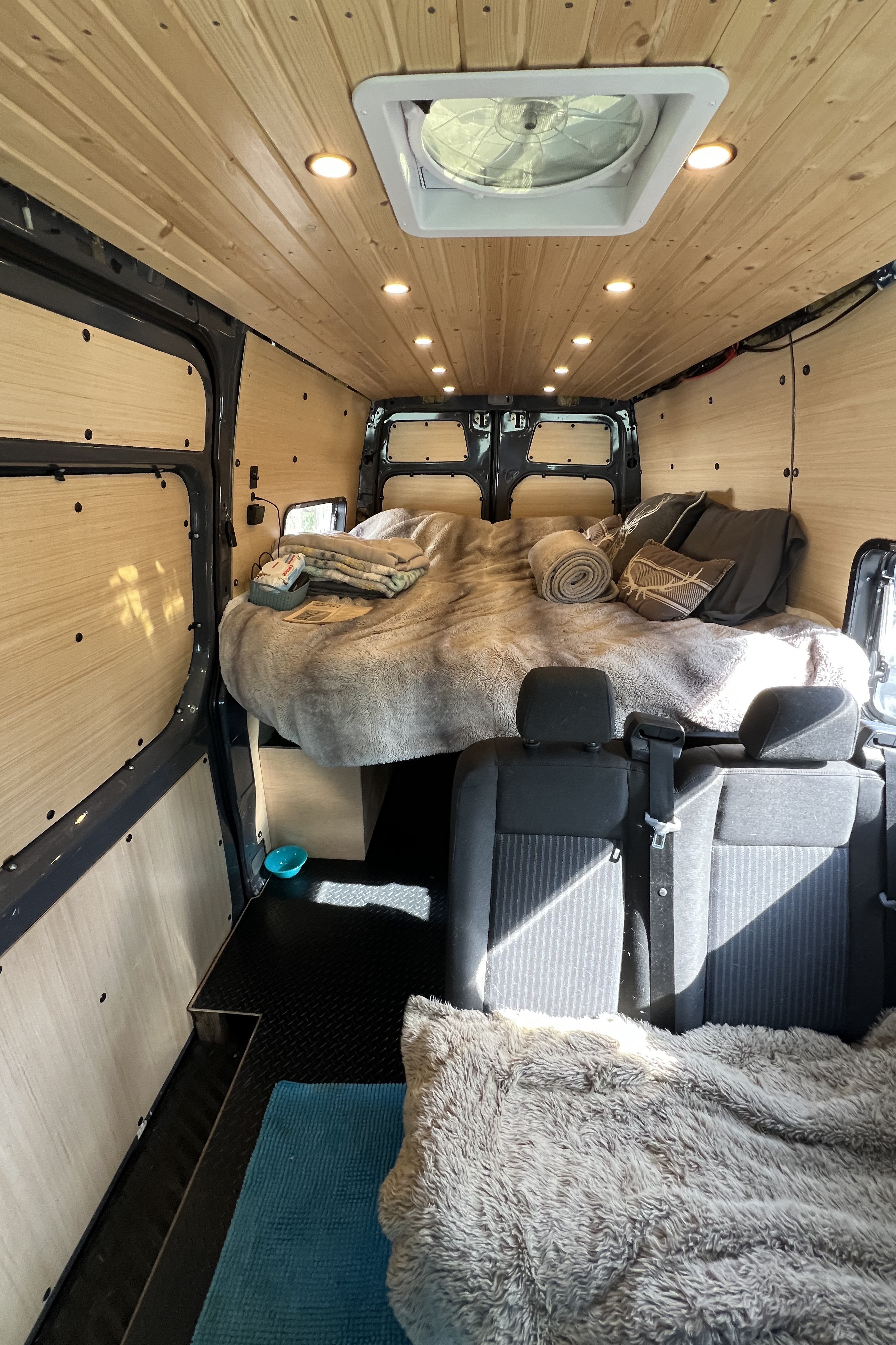 Vanessa's Mercedes-Benz Sprinter Campervan