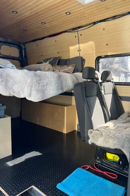 Vanessa's Mercedes-Benz Sprinter Campervan