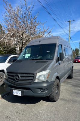 Vanessa's Mercedes-Benz Sprinter Campervan