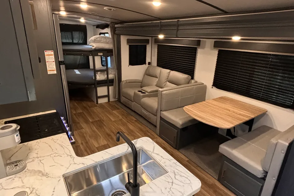 Keystone Bullet with Lounge Chairs