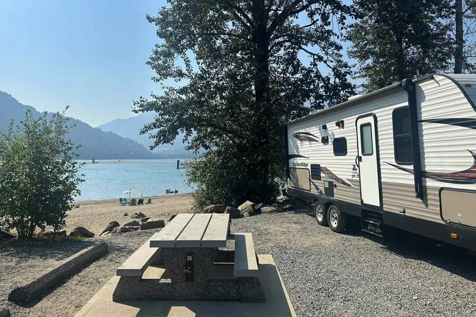 Easy to Tow Double Bunk 28 feet Travel Trailer with Slideout