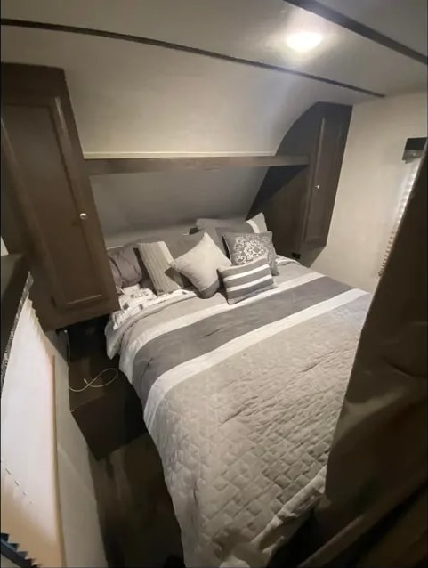 Easy to Tow Double Bunk 28 feet Travel Trailer with Slideout
