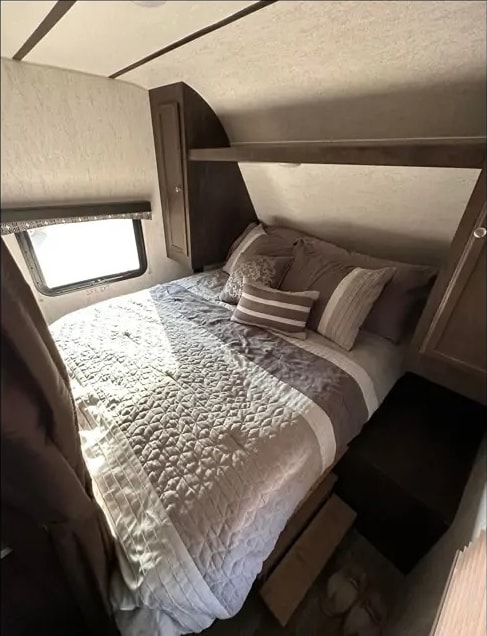 Easy to Tow Double Bunk 28 feet Travel Trailer with Slideout