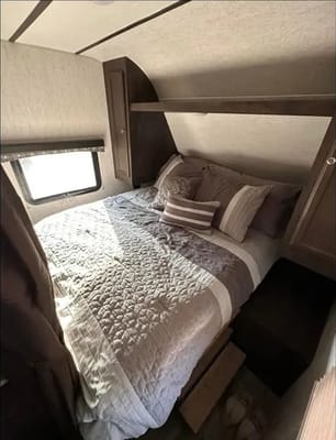 Easy to Tow Double Bunk 28 feet Travel Trailer with Slideout
