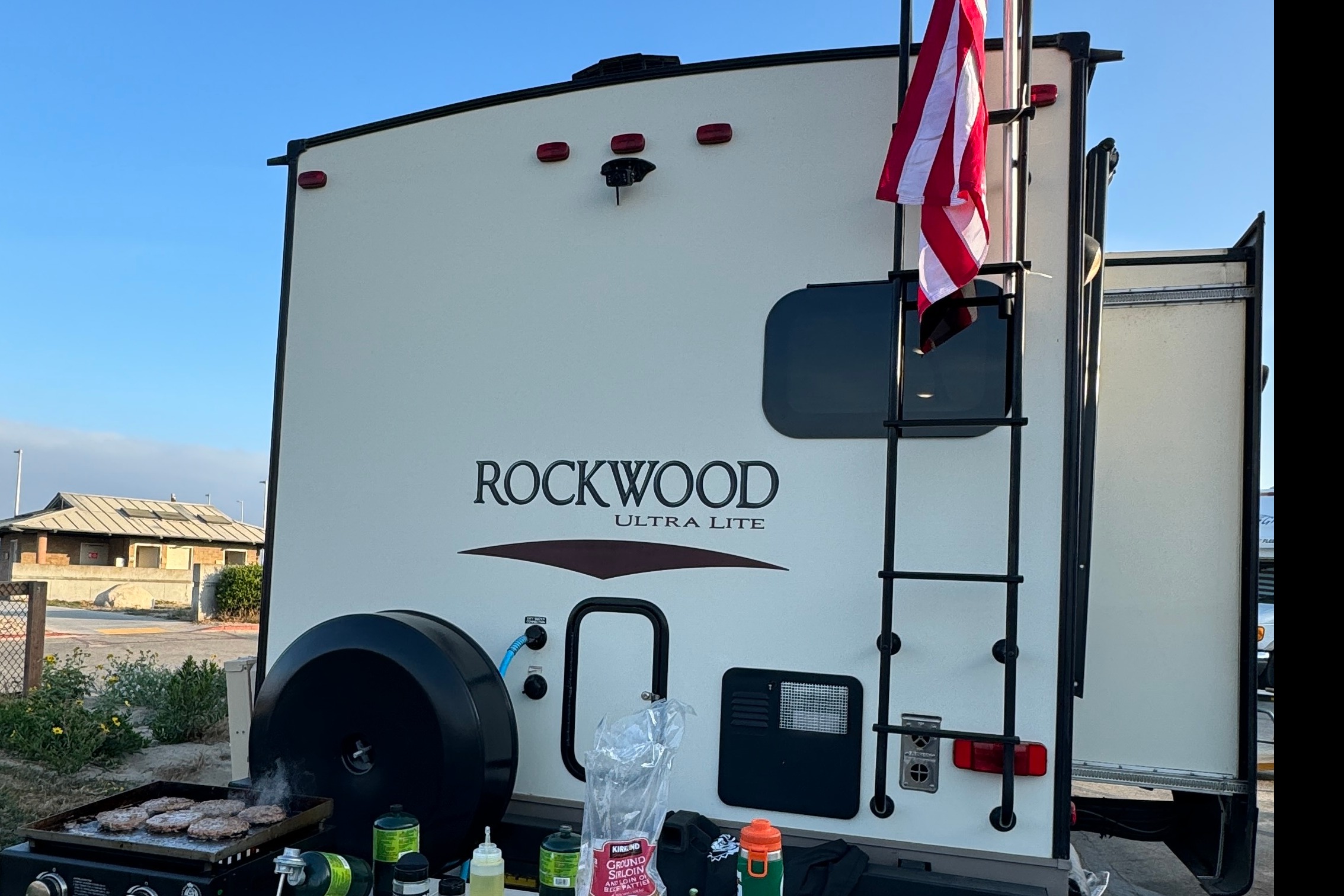 Ken's Forest River Rockwood Ultra Lite M-2304DS Travel Trailer