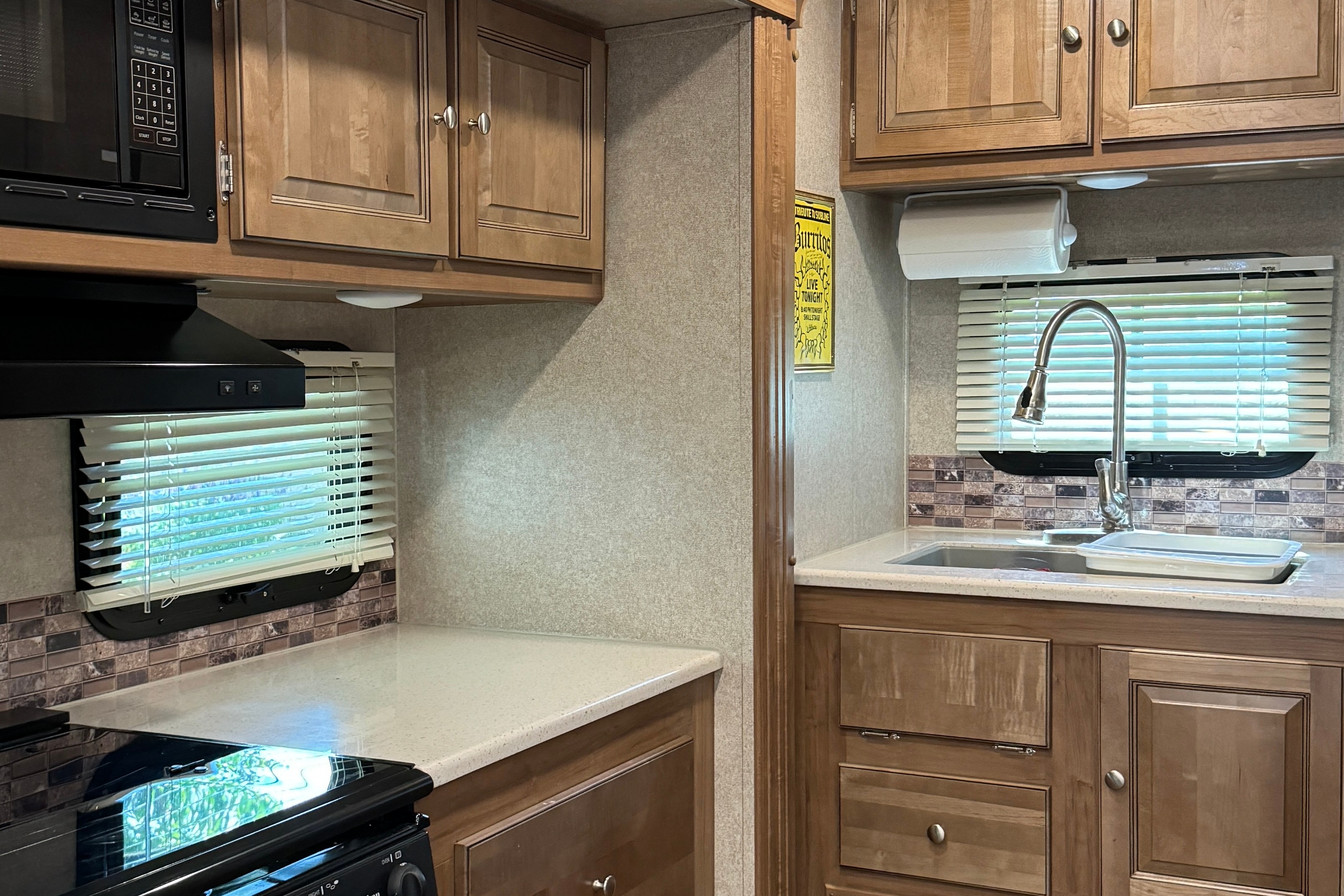 Ken's Forest River Rockwood Ultra Lite M-2304DS Travel Trailer