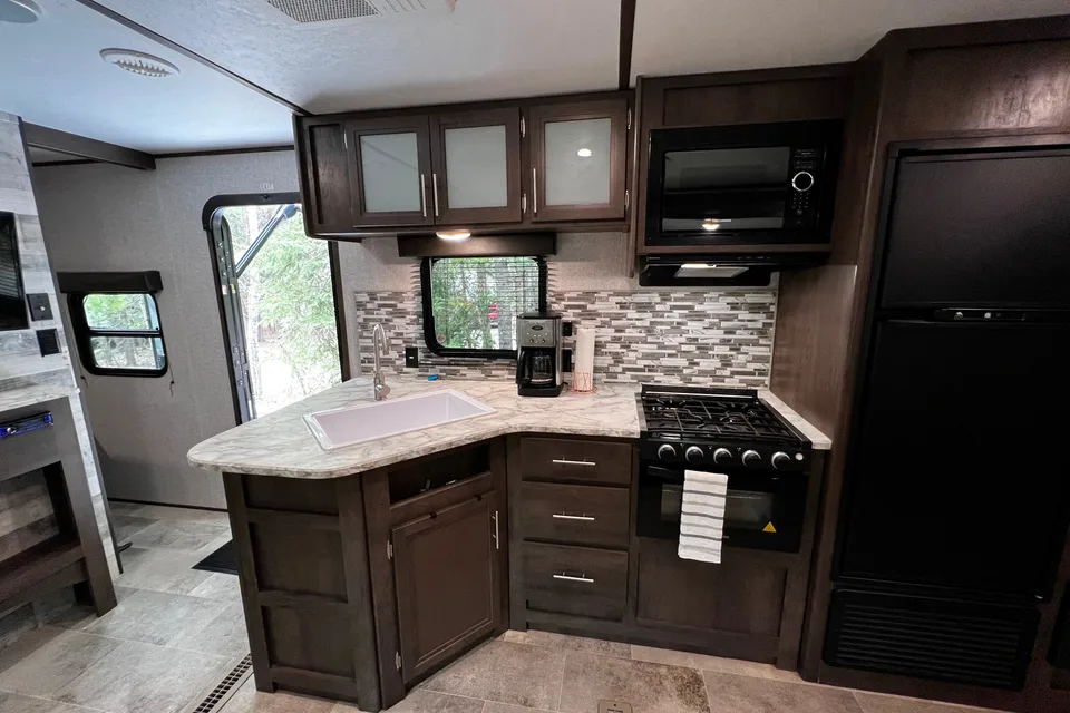 Tyler and Sabrina's Coleman 262BH Travel Trailer
