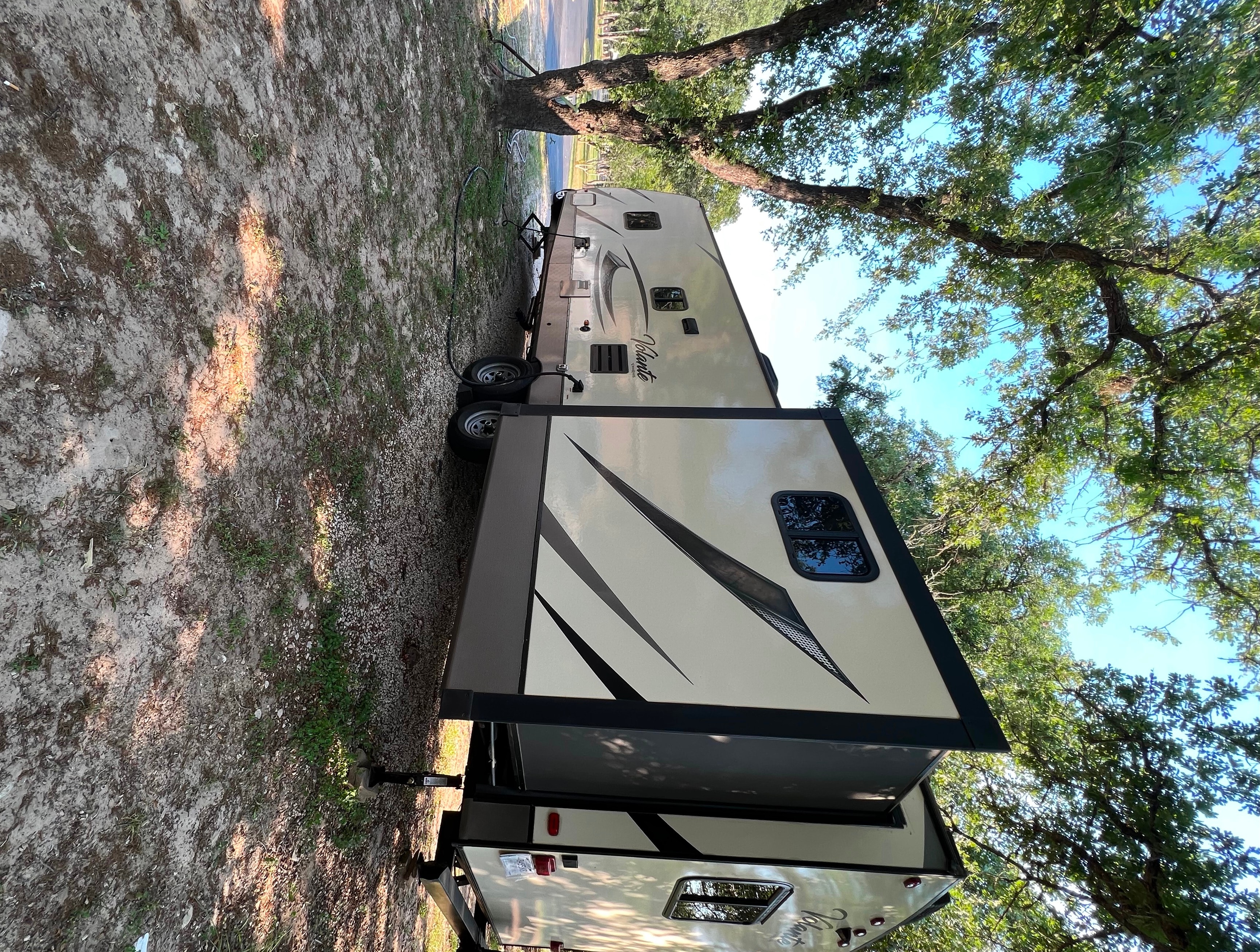 Crossroads Volante db33 Travel Trailer