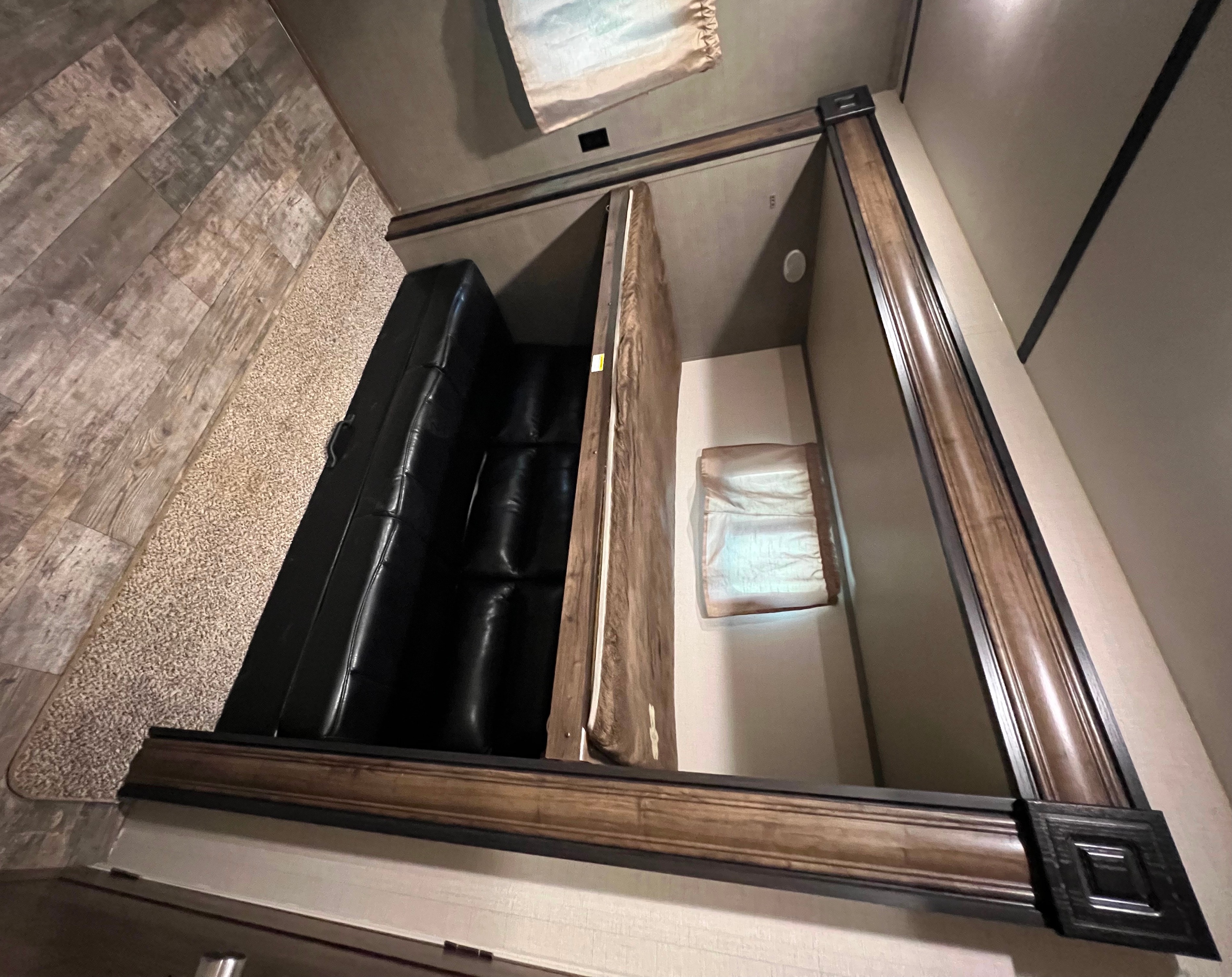 Crossroads Volante db33 Travel Trailer