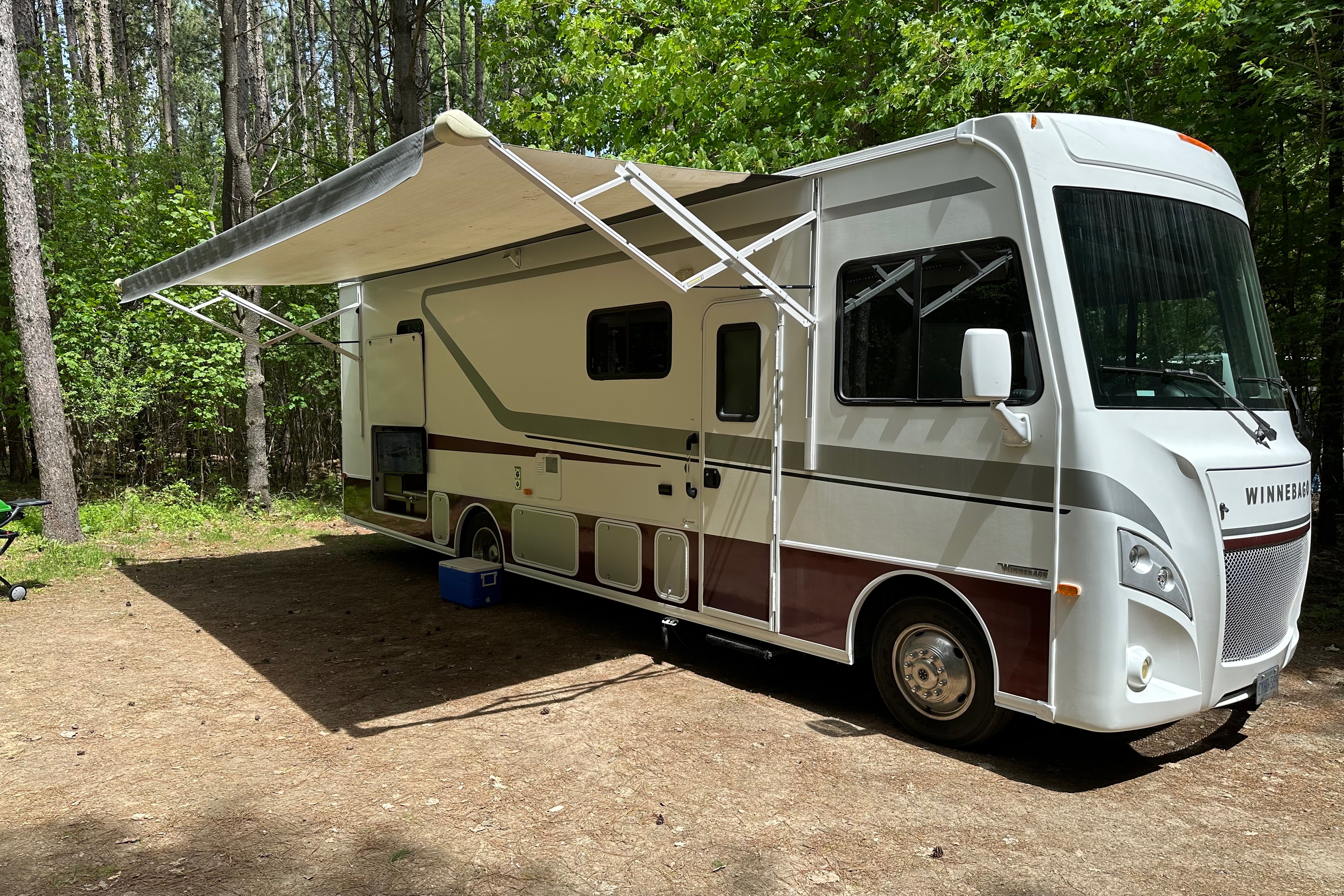 Winnebago Intent 31R Class A