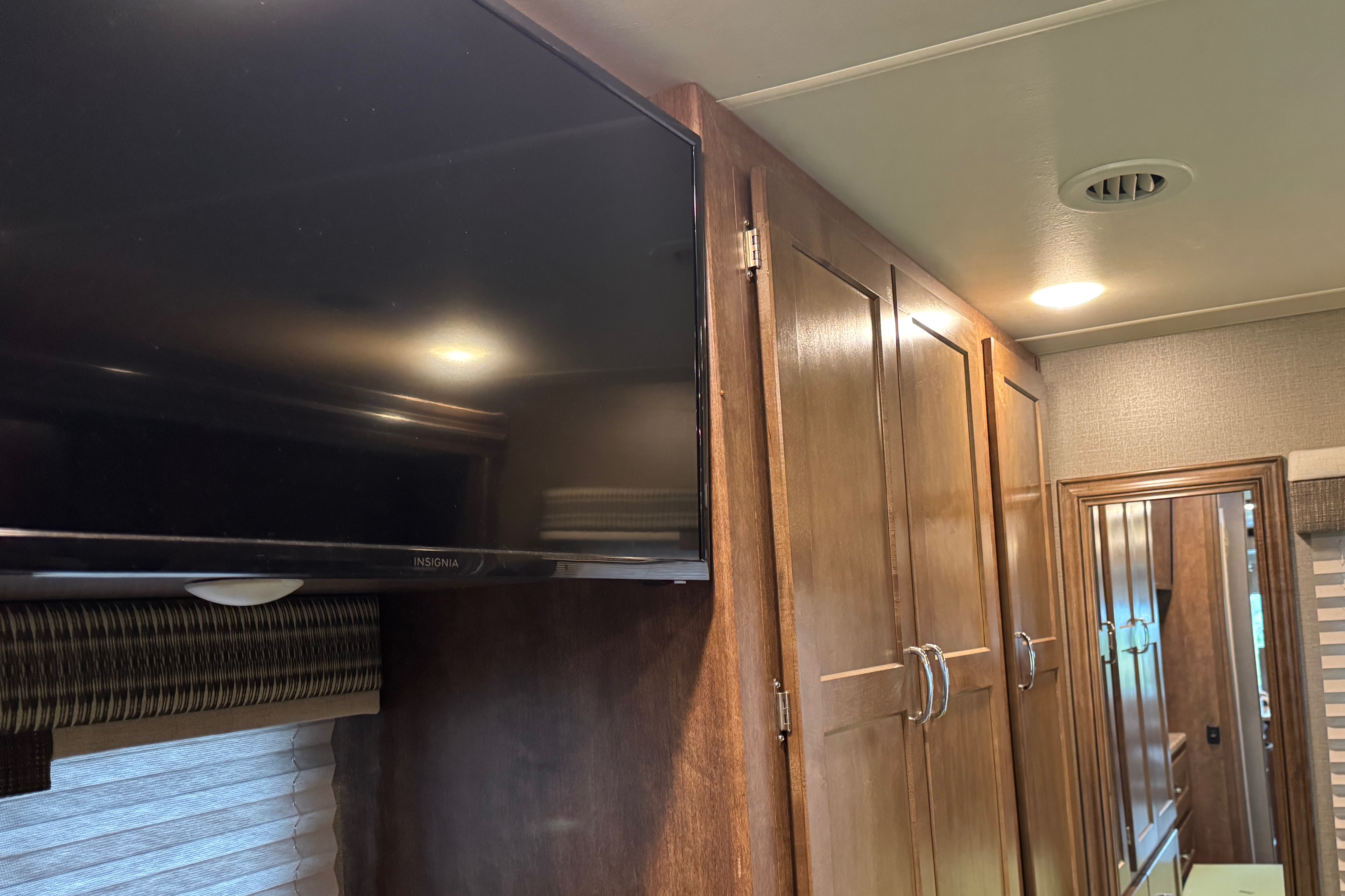 Winnebago Intent 31R Class A