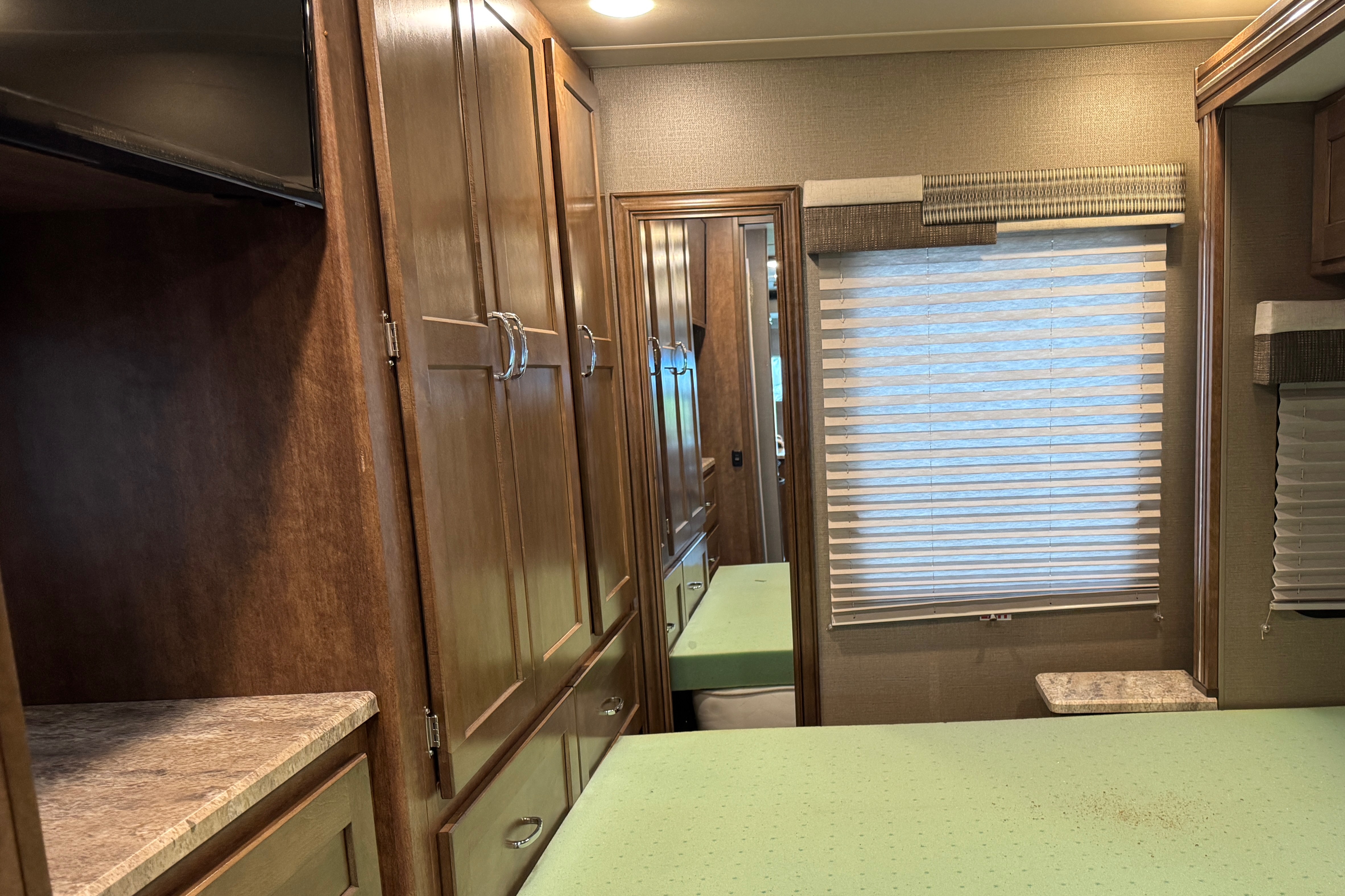 Winnebago Intent 31R Class A