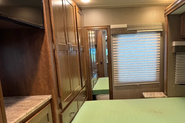 Winnebago Intent 31R Class A