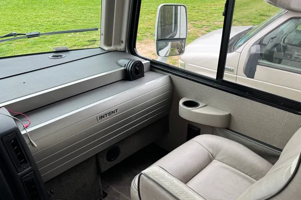Winnebago Intent 31R Class A