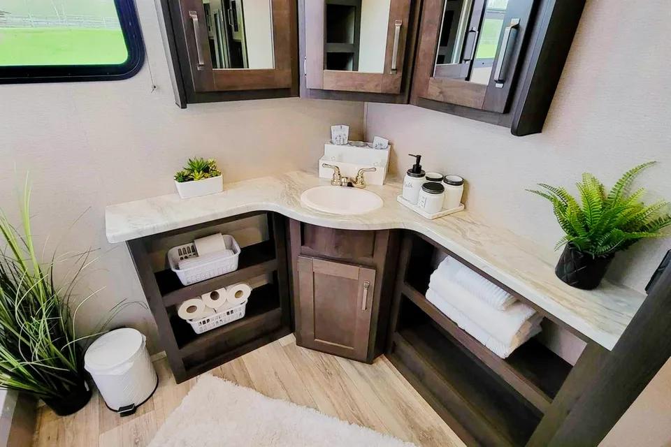 2022 Grand Design Family Glamping | Premium Trailer | Sleeps 6 | Boondocking with Extra Solar