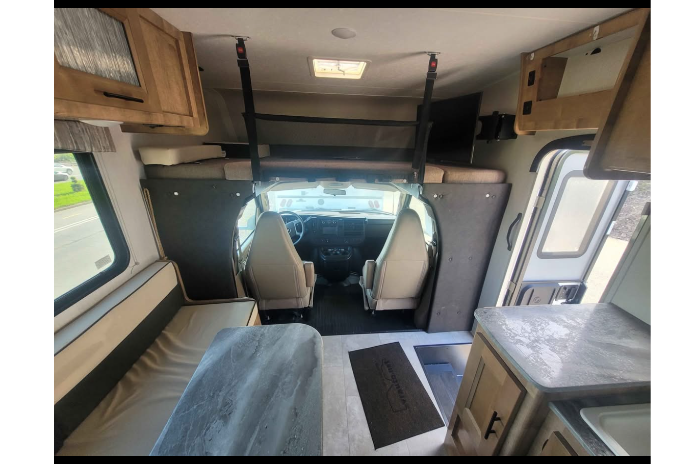Coachmen Leprechaun Classe C