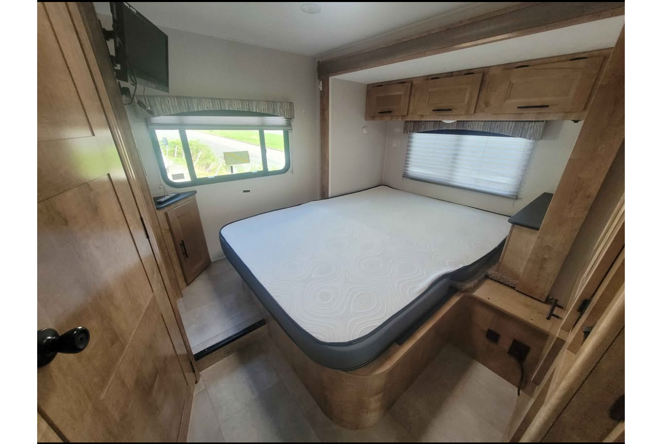 Coachmen Leprechaun Classe C