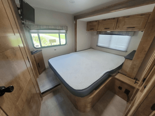 Coachmen Leprechaun Classe C