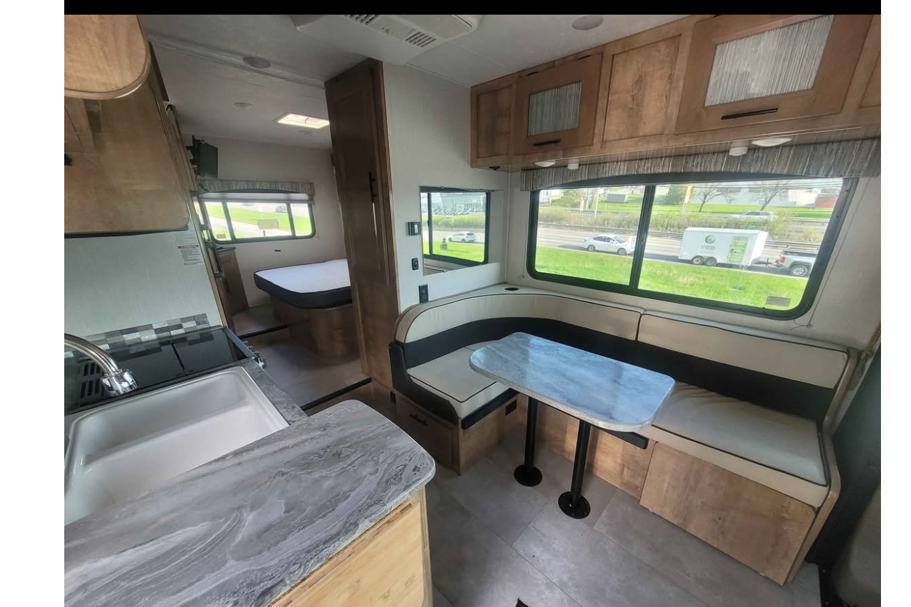 Coachmen Leprechaun Classe C