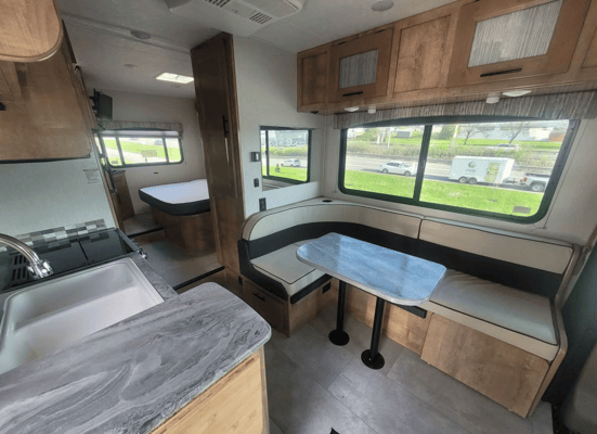 Coachmen Leprechaun Classe C