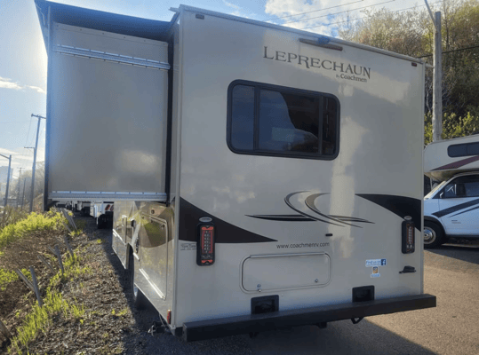 Coachmen Leprechaun Classe C