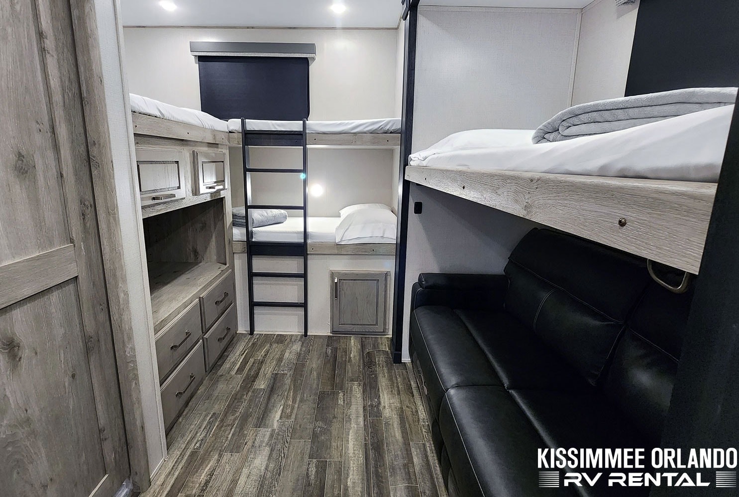 NEW 42' FAMILY LUXURY 2 BED - 2 BATH - SLEEPS 9