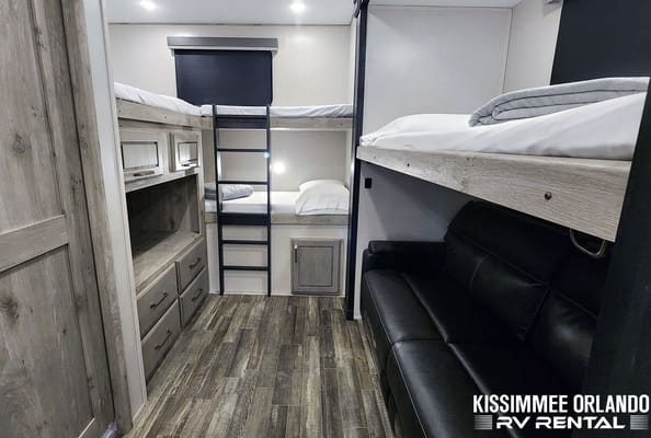 NEW 42' FAMILY LUXURY 2 BED - 2 BATH - SLEEPS 9