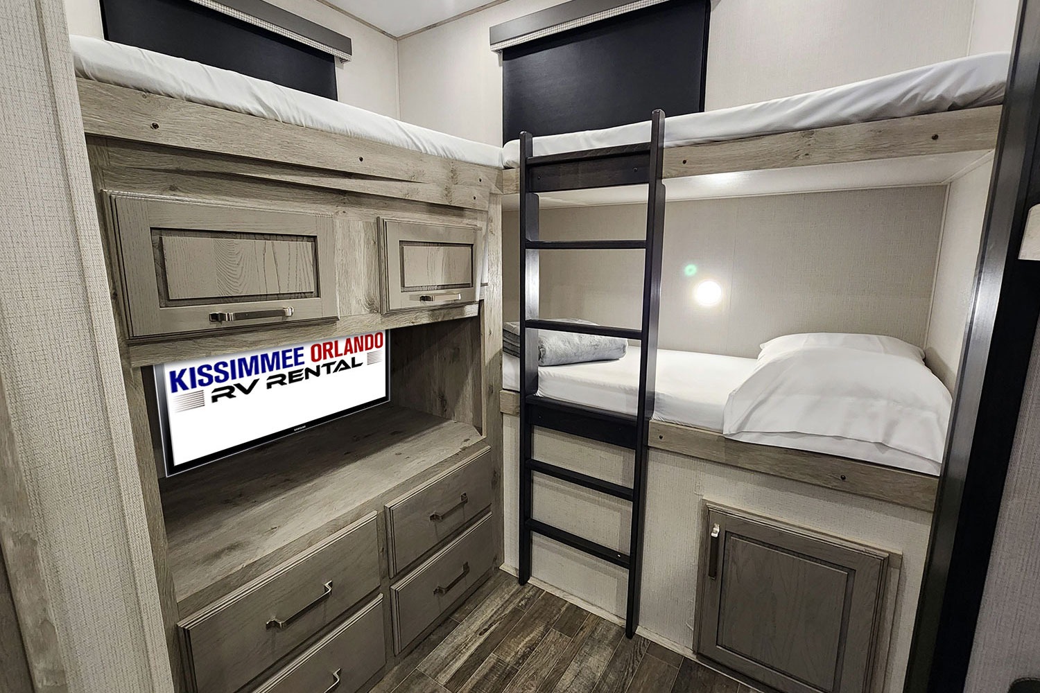 NEW 42' FAMILY LUXURY 2 BED - 2 BATH - SLEEPS 9