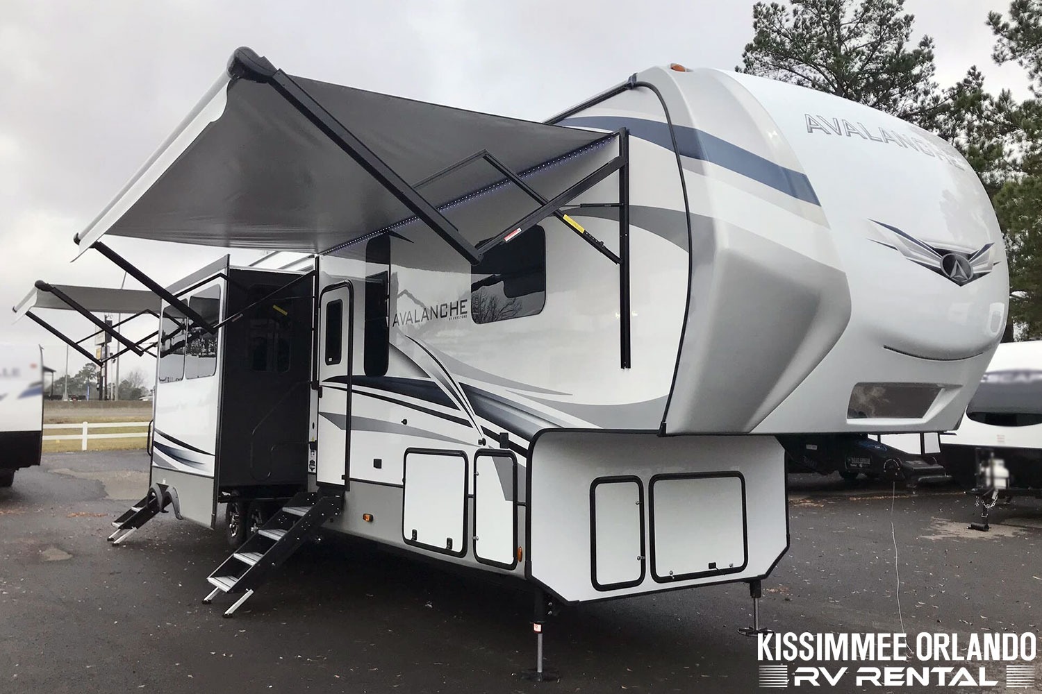 NEW 42' FAMILY LUXURY 2 BED - 2 BATH - SLEEPS 9