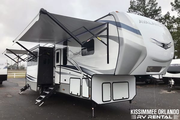 NEW 42' FAMILY LUXURY 2 BED - 2 BATH - SLEEPS 9