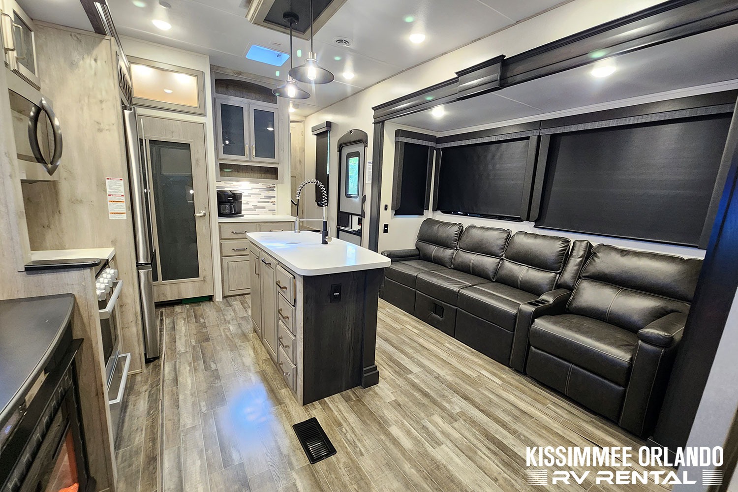 NEW 42' FAMILY LUXURY 2 BED - 2 BATH - SLEEPS 9